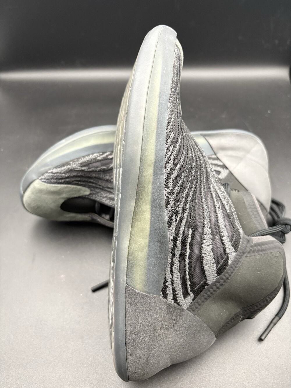 Adidas Yeezy QNTM Onyx Pre Owned Size 9 No Box